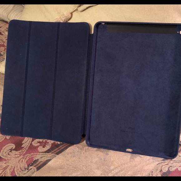 iPad Cover - Apple - Picture 2 of 12